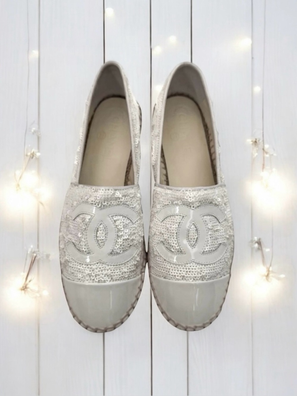 🆕💞CHANEL White Sequins Patent Leather CC Logo Cap Toe Espadrilles Flats • EU 37 - Picture 1 of 15